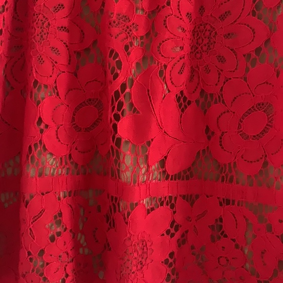 Express Lace Tank Top - Picture 2 of 5